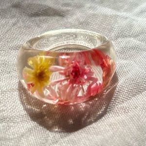 Women’s Pressed Pink and YellowFlower Resin Ring, Size 9